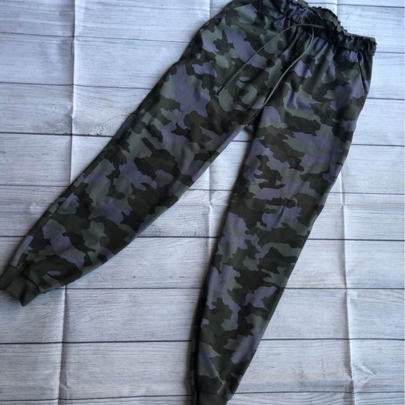 Lululemon High Rise Stretch Full Length Jogger in Camo - Picture 5 of 6